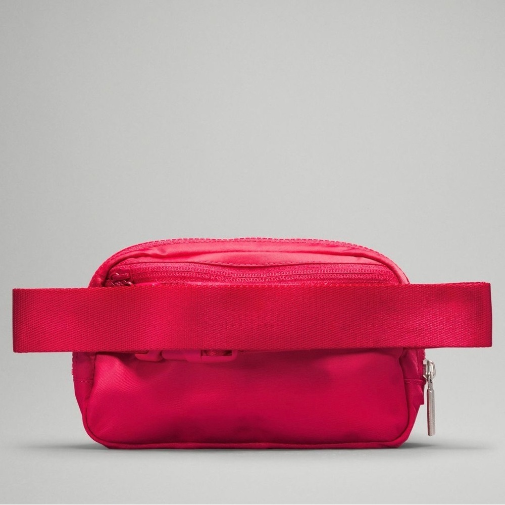 NEW LULULEMON EVERYWHERE BELT BAG CHERRY MIST - Picture 4 of 9
